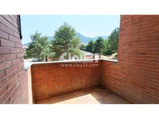 Flat  Calle primero de octubre. Piso en venta en cercs