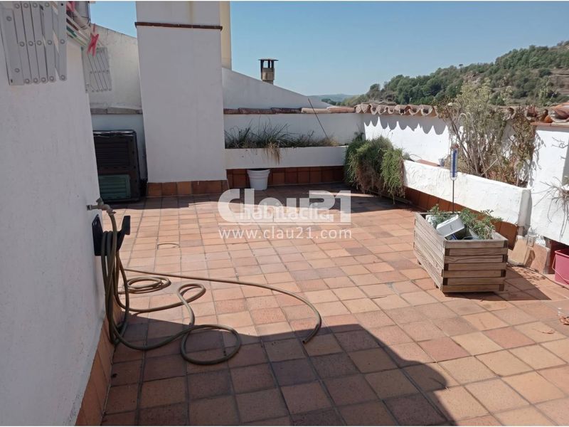 Foto 71f1dcaa-112f-4949-af0f-ee3be23a0205. Casa amb calefacció aparcament a Olvan