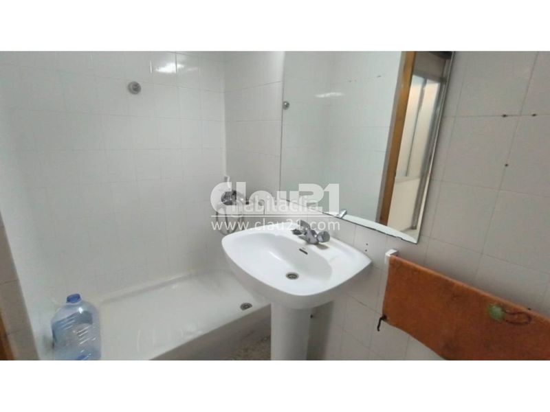 Foto ce458423-6aca-466a-b271-c9261f642fe0. Local comercial a Berga