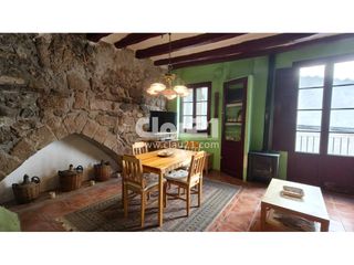 Casa in Berga. Casa de 4 plantas en venta en berga