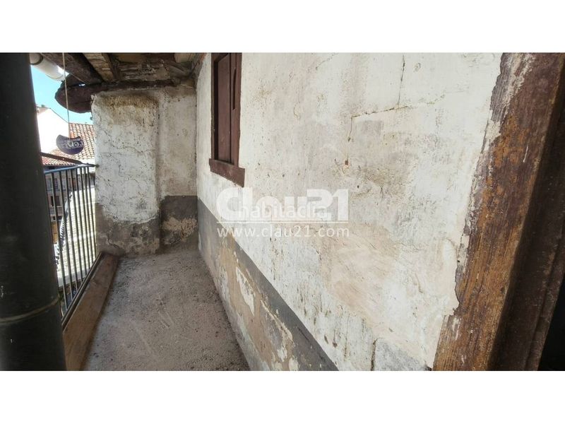 Foto c7aa643d-ea7a-4895-8f40-4df85fabdc96. Casa amb calefacció a Berga