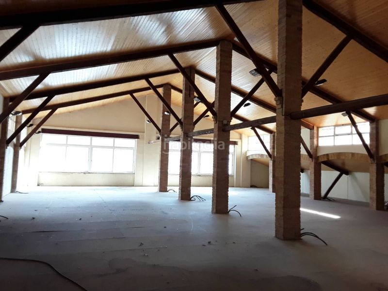 Foto b2bbf976-0557-43dc-a6c3-b9c39424f4ef. Rent business premise in Berga
