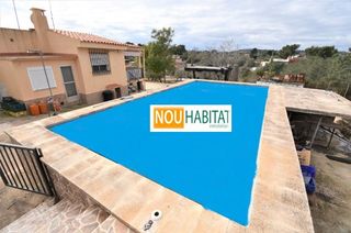 Chalet en Monserrat. Chalet con 3 habitaciones con parking, piscina, aire acondiciona