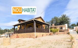 Chalet en Catadau. Chalet con 4 habitaciones con parking, piscina, aire acondiciona