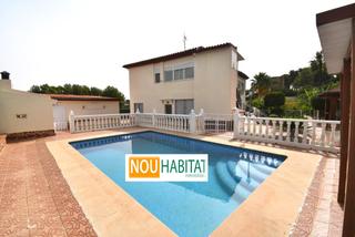 Chalet en Colonia casa blanca 130. Magnfico chalet con dos viviendas !!