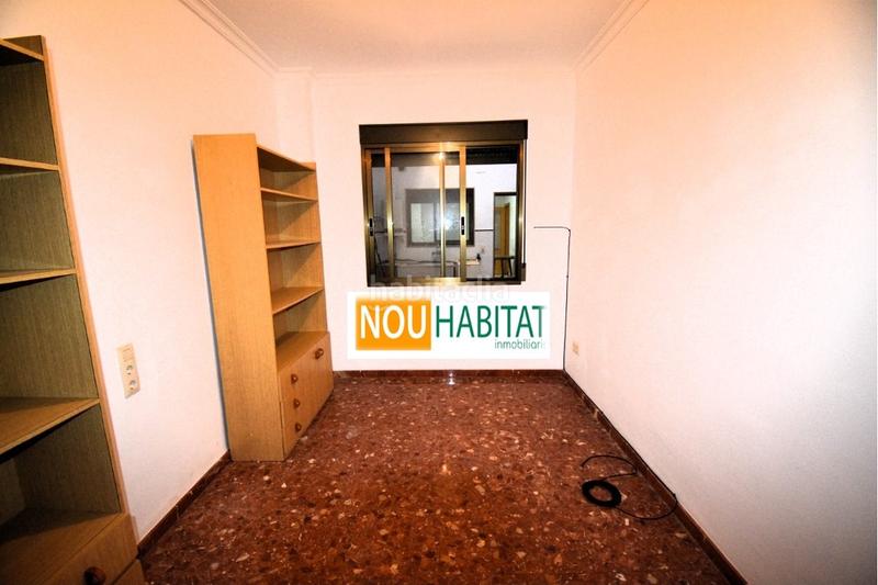 Foto 0304fbe4-4c99-40f8-815c-7a512c142fd4. Casa amb aparcament a Montroy