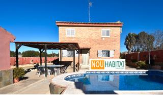 Xalet a Monserrat. Chalet independiente en "urbanización", muy cerca de la població