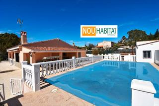 Chalet in Monserrat. Chalet independiente, amplio y listo para entrar a vivir !!!