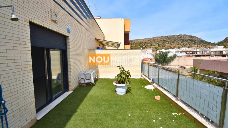 Foto 442eaab3-e012-4848-a54b-54798195010a. Ático  listo para entrar a vivir y con muy buena orientación: este !!! en Monserrat
