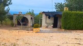 Chalet en Monserrat. Caseta de campo con extensa parcela, luz de iberdrola y agua de