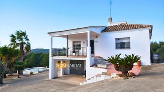 Xalet a Monserrat. Chalet rústico cerca de la población !!!