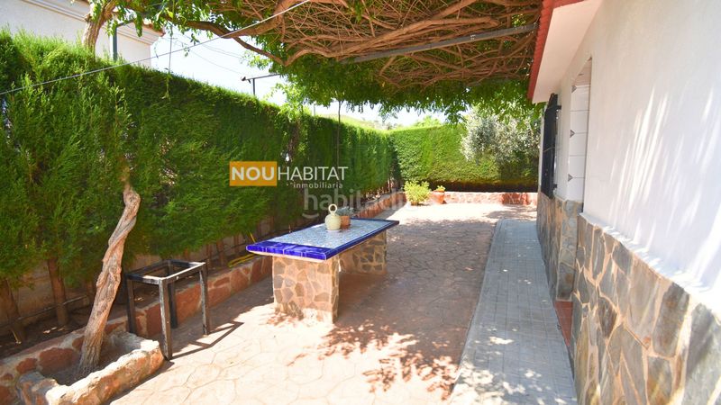 Foto 7daa0088-3366-4874-95ea-052654414368. Xalet amb xemeneia aparcament piscina a Montroi / Montroy