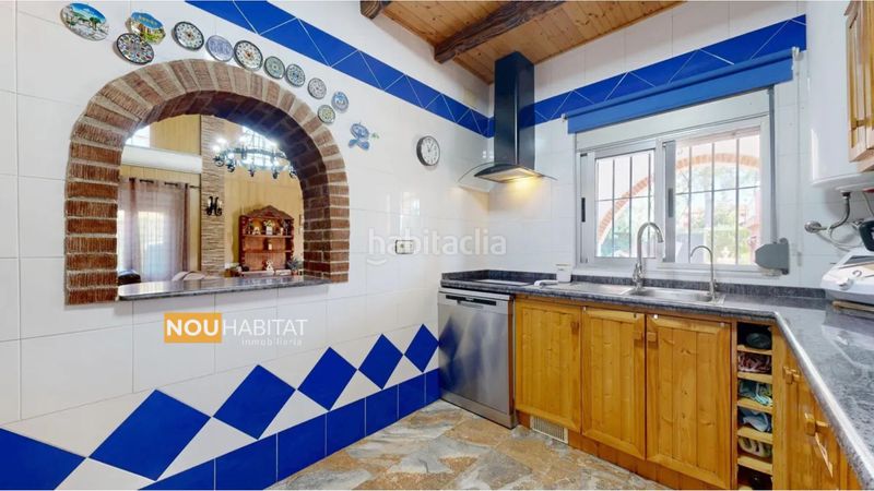 Foto c2459f2d-47fe-4525-9da8-dafbea43e4ef. Xalet amb xemeneia aparcament piscina a Montroi / Montroy