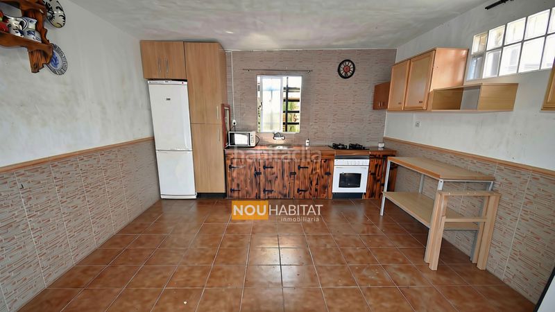Foto cfbe4888-0f27-4456-a367-1cb9acd1cb2b. Xalet amb xemeneia aparcament piscina a Montroi / Montroy