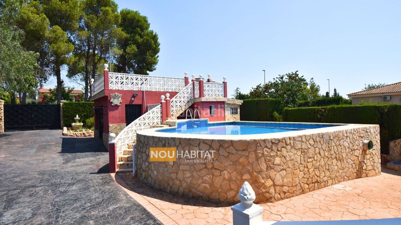 Foto fb1624d3-0281-4394-9088-4430bf522329. Xalet amb xemeneia aparcament piscina a Montroi / Montroy