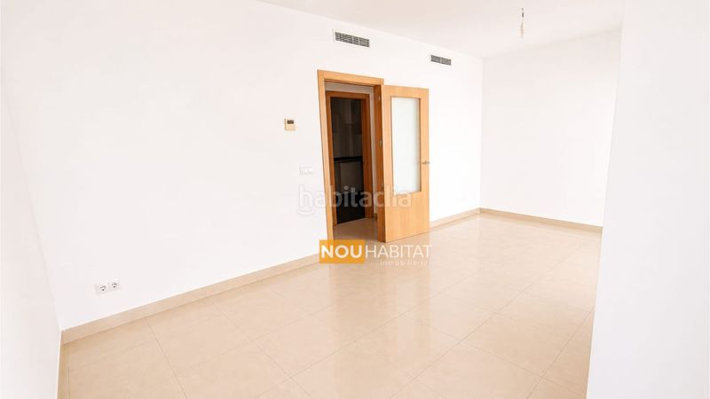 Foto b6d1cab9-a7b6-4b41-b08d-15e63dad2e3a. Planta baixa amb aparcament a Monserrat