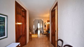 Casa in Monserrat. Auténtica casa de pueblo con techos altos, amplios espacios y un