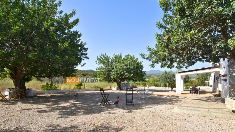 Foto 9b7d7d58-2b0e-44e7-bad3-1fb5b6dc08c7. Chalet con camino parcheggio in Montroi / Montroy