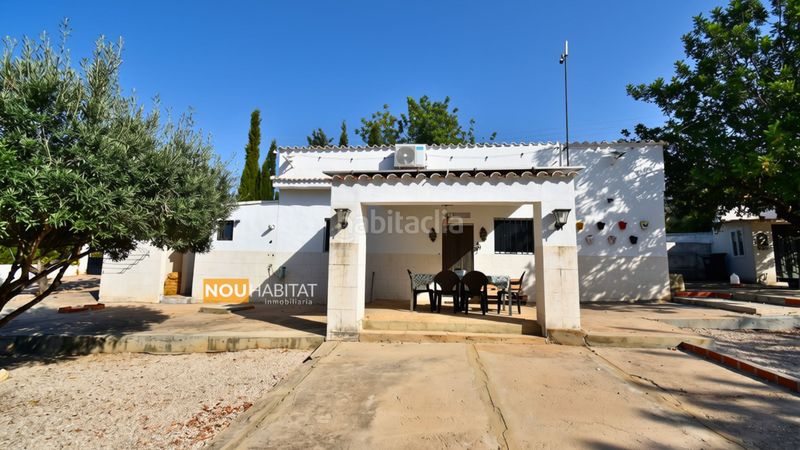 Foto cbec3054-559c-47bd-ba3b-da082c431d81. Chalet con camino parcheggio in Montroi / Montroy