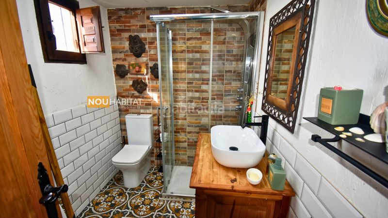Foto ff5d2c8b-98e4-4dd7-b54e-3e6180b8f480. Chalet con camino parcheggio in Montroi / Montroy