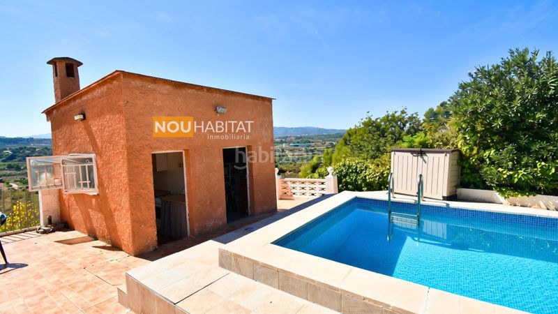 Foto 6c43791a-7a67-448d-adc7-5e2e7f8e280d. Location chalet avec cheminée piscine dans Montroi / Montroy