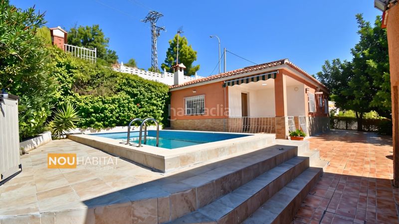 Foto 808459bd-5200-49a2-87ef-d56c2313b6d5. Location chalet avec cheminée piscine dans Montroi / Montroy
