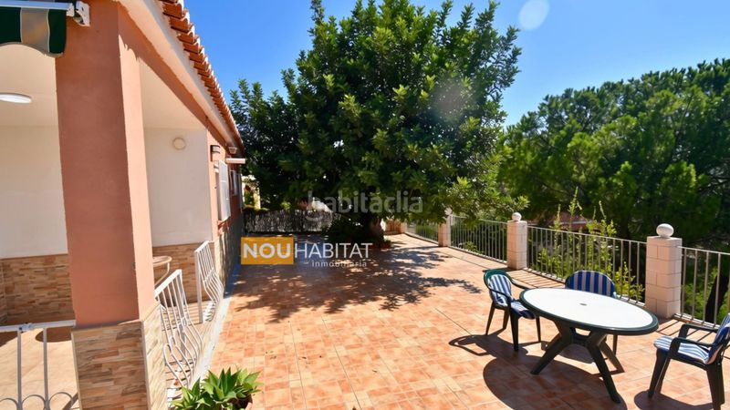 Foto b9a53350-ce23-48c9-8b56-311a9bd1165e. Location chalet avec cheminée piscine dans Montroi / Montroy