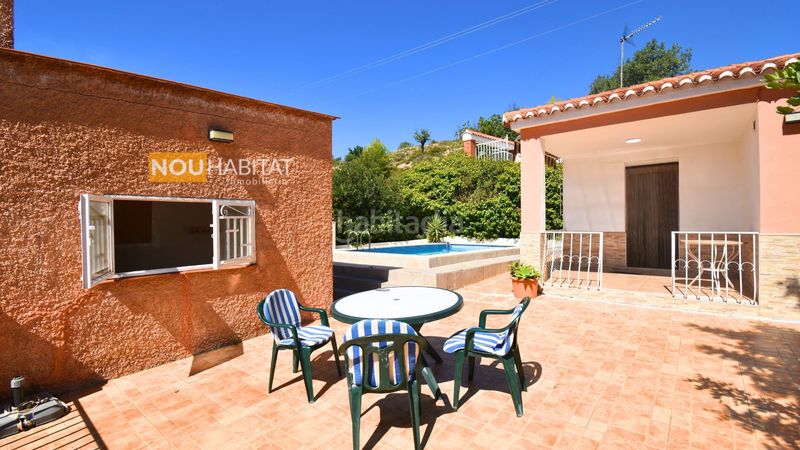 Foto d53728df-9576-4556-83f5-044f6f983900. Location chalet avec cheminée piscine dans Montroi / Montroy
