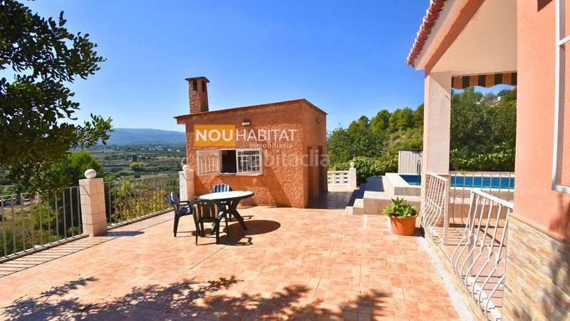Foto fcc26945-af62-490f-8079-5466245d7216. Location chalet avec cheminée piscine dans Montroi / Montroy