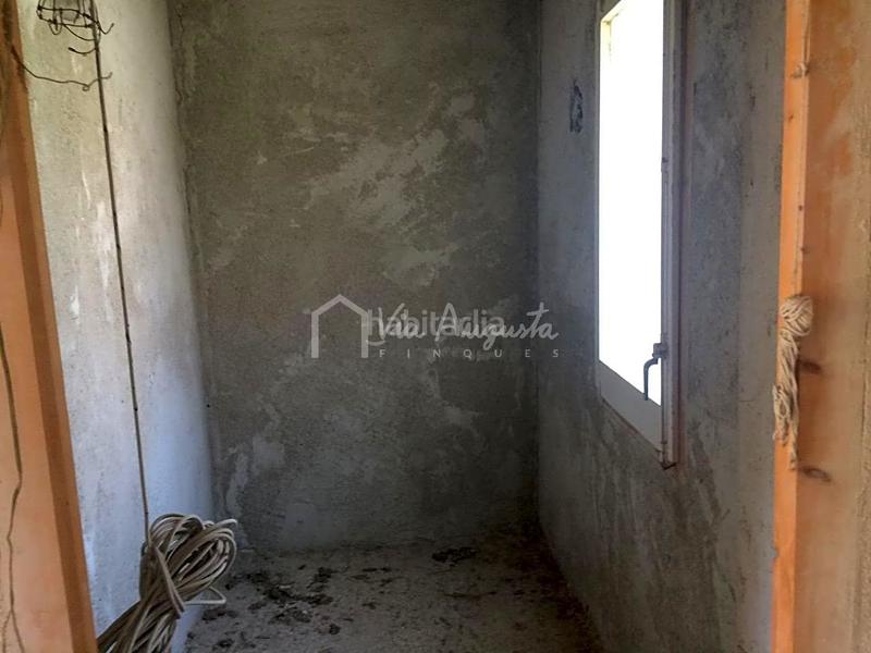 Foto c3f15ca4-f630-4294-9aa7-cf4de95bcf41. Maison avec parking dans Rasquera