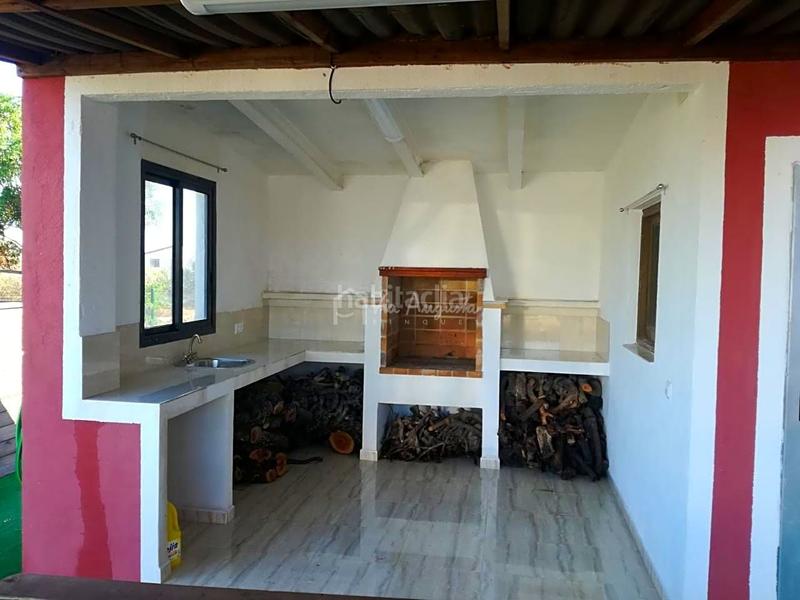 Foto e6f4cf42-239a-4ae2-bf78-d995c8d08a91. Masia amb piscina a Ampolla (L´)