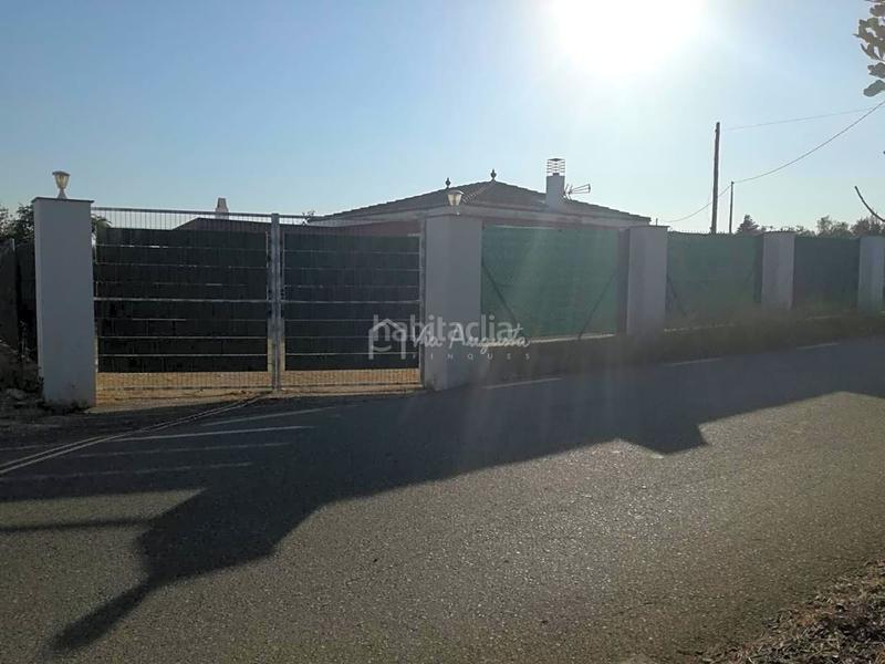 Foto e98a9b61-e61a-47e2-b0ce-2ab7b515a84c. Masia amb piscina a Ampolla (L´)