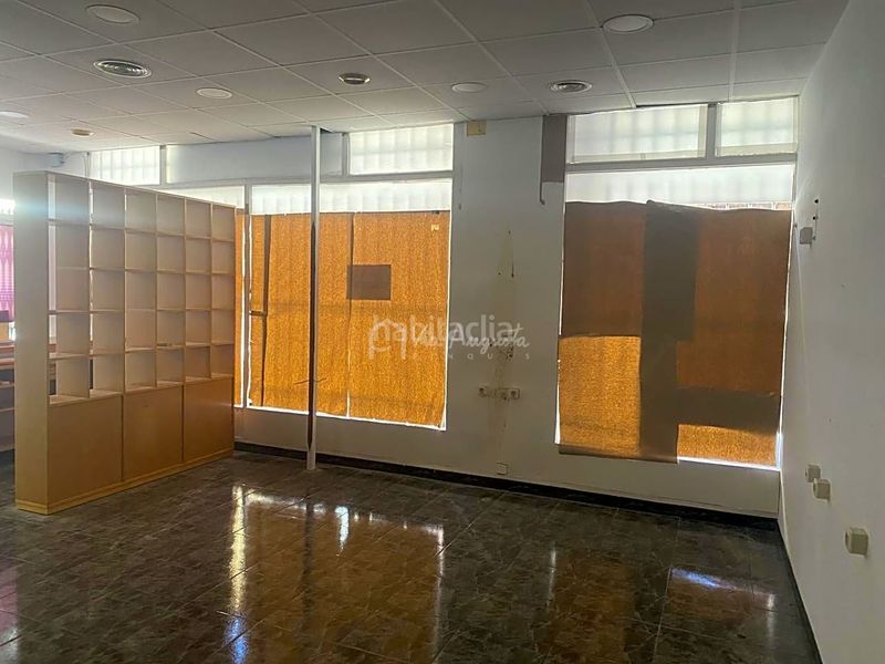Foto f1ff463d-dc97-45a3-b9d7-d742481802bd. Local comercial a Temple Tortosa