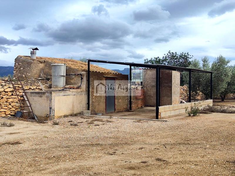 Foto d8f0dac3-8c2b-4d3c-8d62-b0a83a78a2a6. Rural plot in Aldover