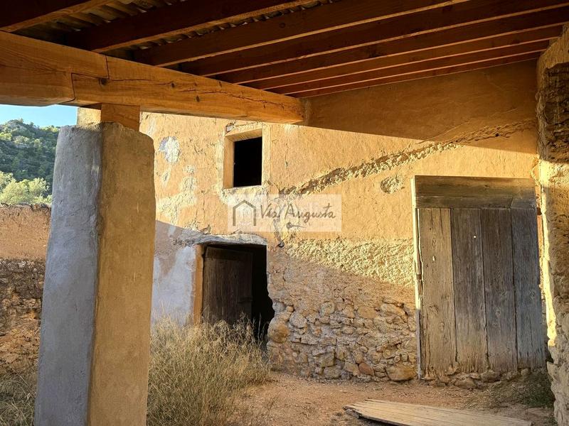 Foto 551f16e6-e231-4c92-9db4-f3ce48649669. Finca rústica a Vinebre