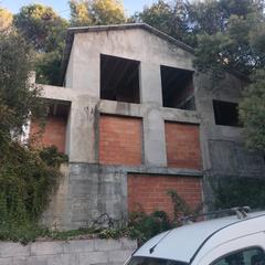 Terreno residencial  Carrer llobregat 12. Terreno con obra parada en vallgorguina