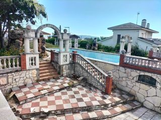 Casa  Carrer del roser. Casa a reformar con piscina