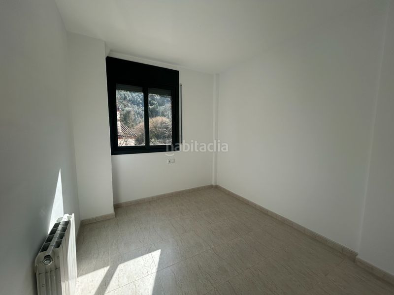 Foto 93e33696-41a5-4bcf-84ff-aa1bfb5e2afd. Casa adossada amb aparcament a Vallgorguina