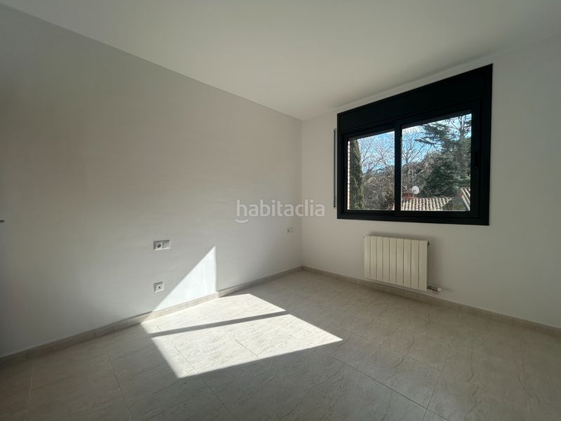 Foto cfb72fc5-9628-41a1-adf2-89055fe58ea2. Casa adossada amb aparcament a Vallgorguina