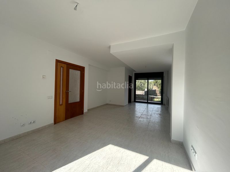 Foto e371f176-d567-45b6-a771-aaa2fbe8870e. Casa adossada amb aparcament a Vallgorguina