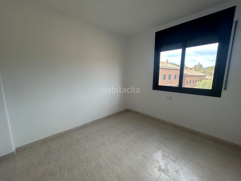 Foto f6db2d4b-e938-4ef8-9de1-2405790da5c4. Casa adossada amb aparcament a Vallgorguina