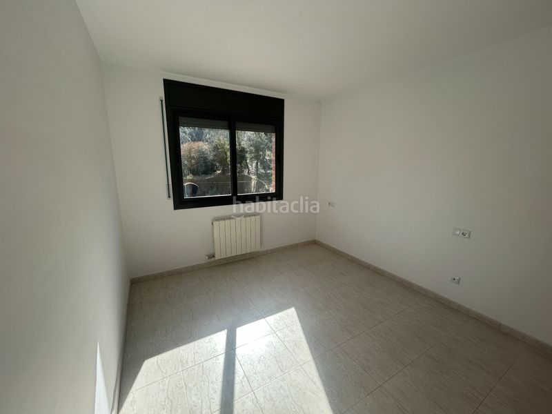 Foto aabe537a-2fcb-465e-a588-204a98a39b4c. Casa adossada amb aparcament a Vallgorguina