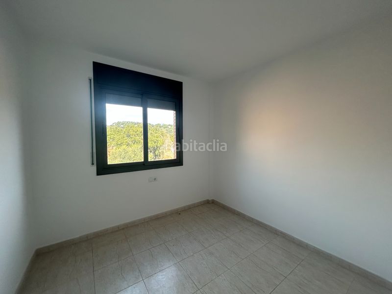 Foto b2f6b61d-9a86-4296-bbfc-f6df9906b5fc. Casa adossada amb aparcament a Vallgorguina