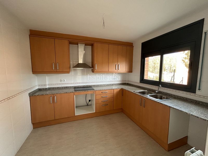 Foto 1b5174c5-ab4b-484f-b7e2-48626455bfee. Casa adossada amb aparcament a Vallgorguina