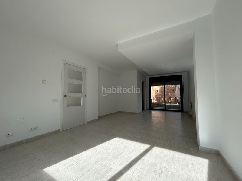 Foto 5cddd124-4602-4a59-8230-9e5c881fe680. Casa adossada amb aparcament a Vallgorguina