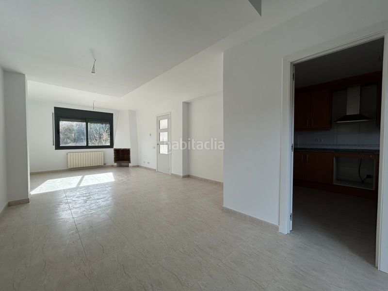 Foto f5e5975b-446b-4385-b247-b840924ad9d2. Casa adossada amb aparcament a Vallgorguina