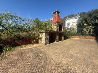 Piso  Carrer font d'en pinós. Planta baja con terraza de 56m2 en aiguafreda