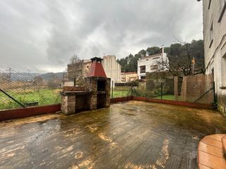 Appartamento  Carrer font d'en pinós. Planta baja con terraza de 56m2 en aiguafreda