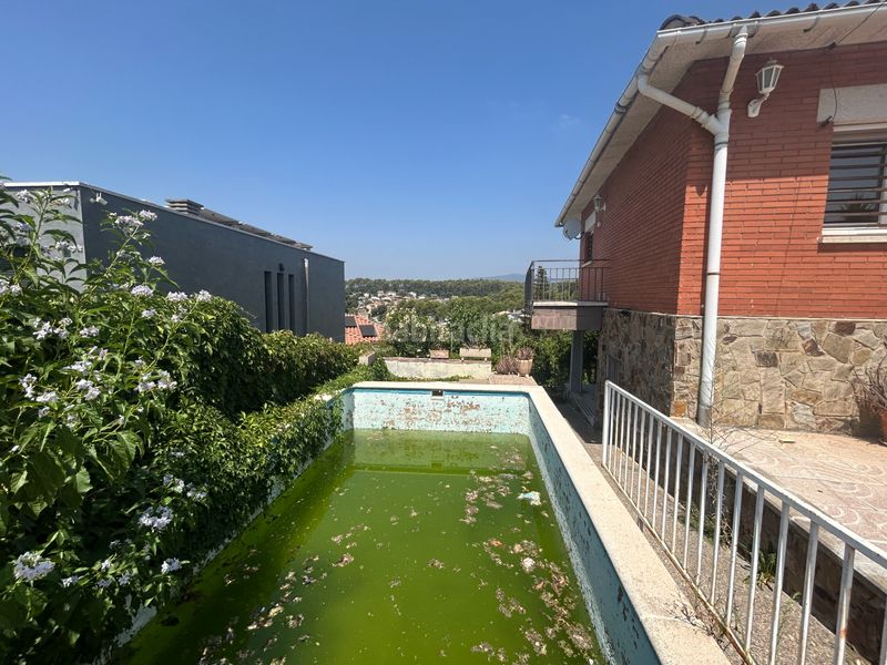Foto 4a8995f2-7ea5-4b60-8c32-b0046d149bf0. Casa amb xemeneia aparcament piscina a Lliçà d´Amunt