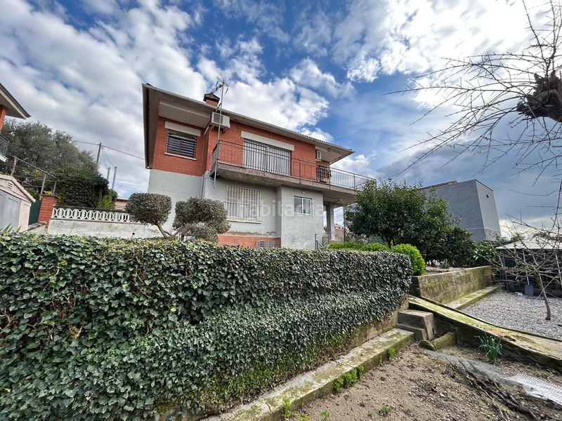 Foto a57af46e-785a-4dd7-9149-1d04be9af328. Casa amb xemeneia aparcament piscina a Lliçà d´Amunt